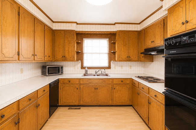Building Photo - 3-Bedroom Home with Finished Basement, Garage & Huge Yard