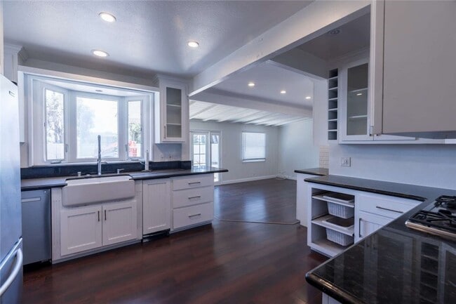 Building Photo - 2157 Rural Ln