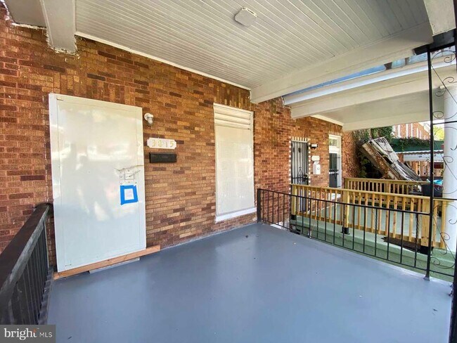 Building Photo - 3015 Rayner Ave