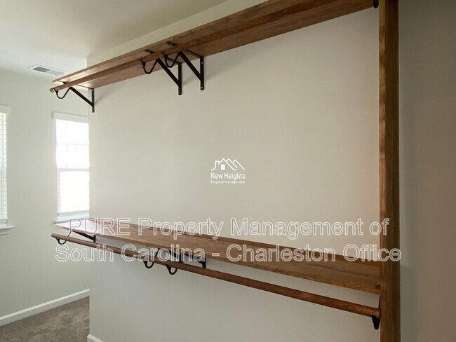 Building Photo - 2641 Alamanda Dr