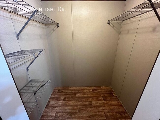 Building Photo - 125 Coachlight Dr