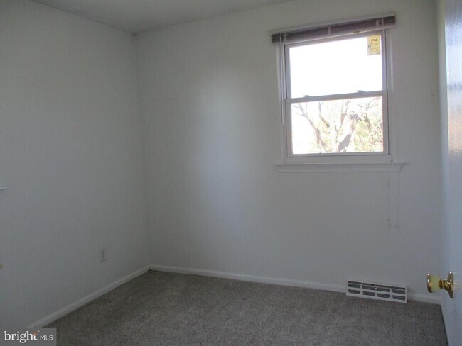 Building Photo - 525 Grant Ave