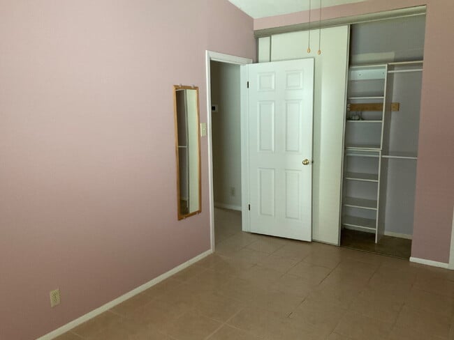 Building Photo - 9626 Bratton Dr