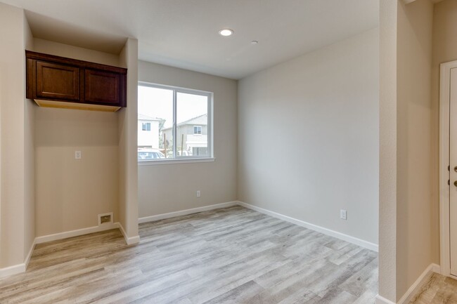 Building Photo - 828 Mission De Oro Dr