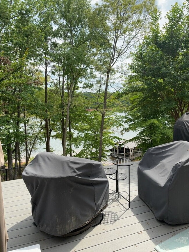Building Photo - 222 Nautique Ct