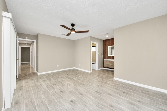 Building Photo - 16222 Forest Bend Ave