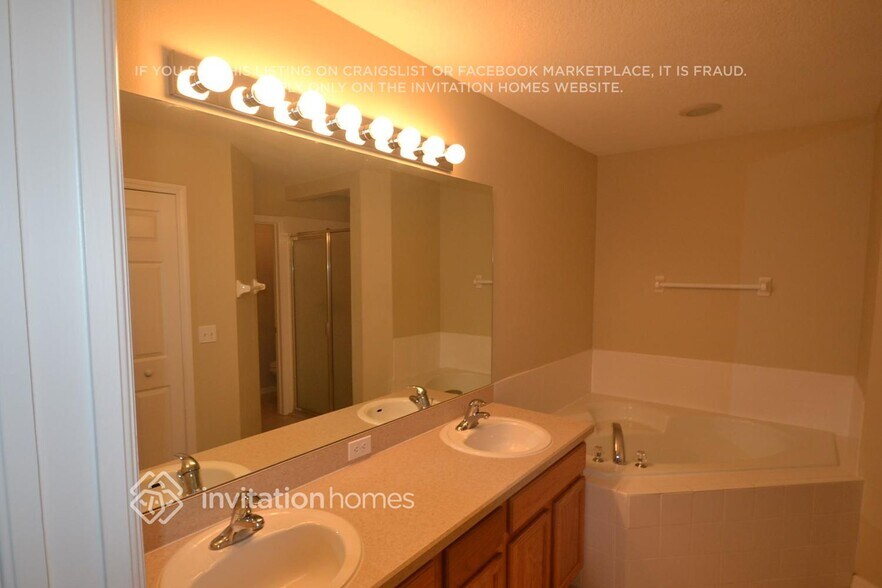 Building Photo - 1450 Lodge Terrace