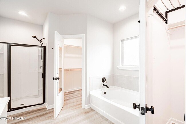 Building Photo - 202 Sparkling Meadows Ln