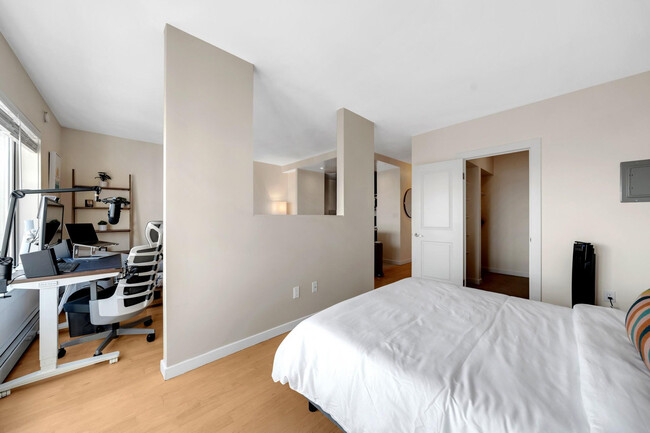 Building Photo - 355 Berry St