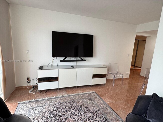 Building Photo - 1408 Brickell Bay Dr