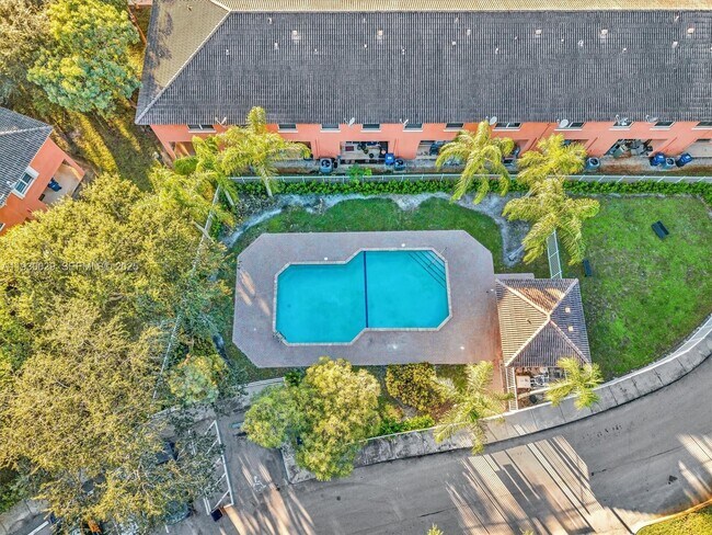 Building Photo - 6747 Sienna Club Dr