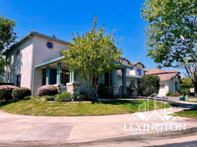 Building Photo - Stunning, 5BD/3BA Home, in West Sacramento with a Pool and BBQ!