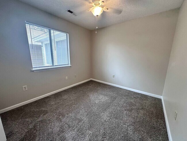 Building Photo - 6536 Valene Ct