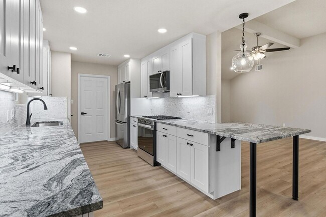 Building Photo - 900 Morgan Hill Dr