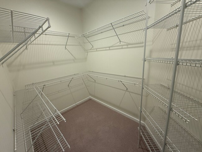 Building Photo - Beautiful Two Bedroom Townhouse in the Ant...