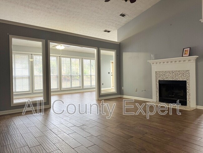 Building Photo - 915 Prestonwood Dr