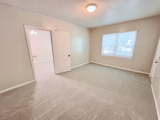 Building Photo - 114 Lynwood Ct