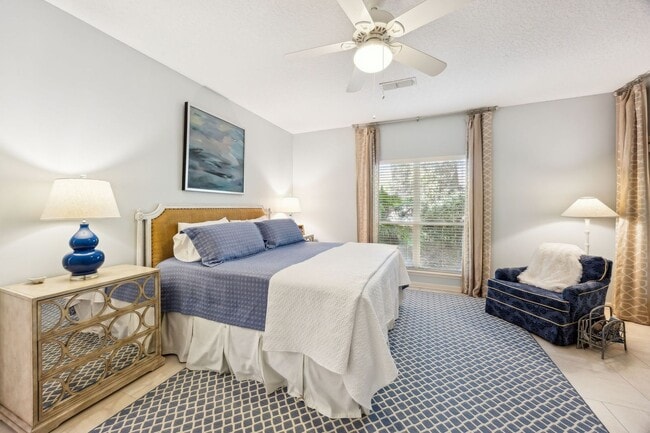 Building Photo - Ocean Village, 3 bed, 2 bath, FULLY furnished home! Walk to the Beach!