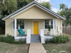 Building Photo - 107 Sinclair St