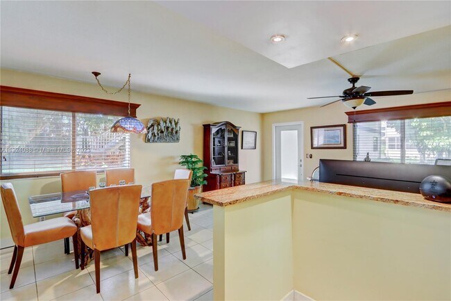 Building Photo - 694 Brittany Park
