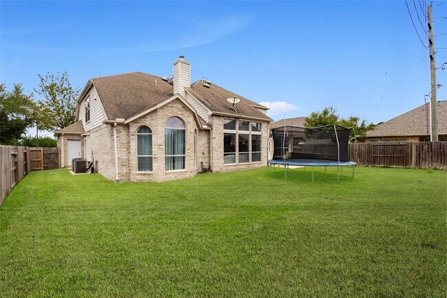 Building Photo - 3011 Grand Lakeview Dr