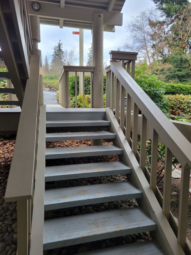 Building Photo - 2BD Condo Located in Charming Neighborhood...