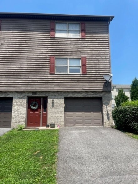 Primary Photo - 202 Stone Gate Cir