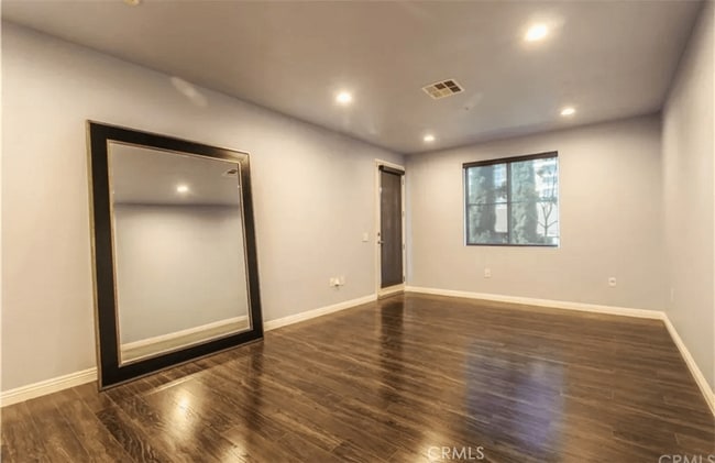 Building Photo - 2240