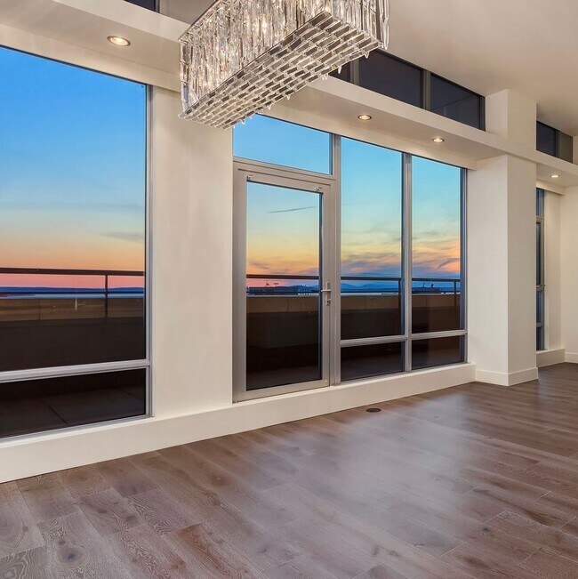 Building Photo - Gallery Penthouse Condo ~ Belltown