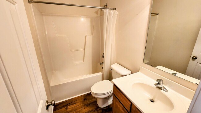 Building Photo - 324 Rose Bud Ln