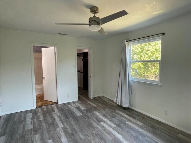 Building Photo - 5802 Longhorn Landing