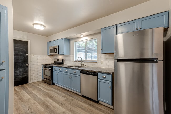 Building Photo - 354 Brettonwood Dr