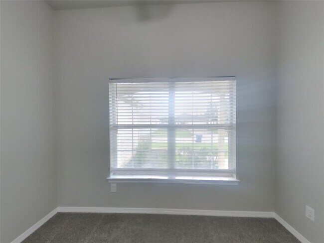 Building Photo - 318 Annatto Ln