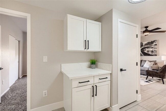 Building Photo - 8250 N Grand Canyon Dr