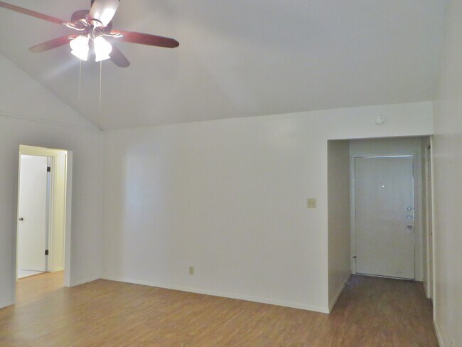 Building Photo - 3 Bedroom 2 Bathroom Georgetown Home