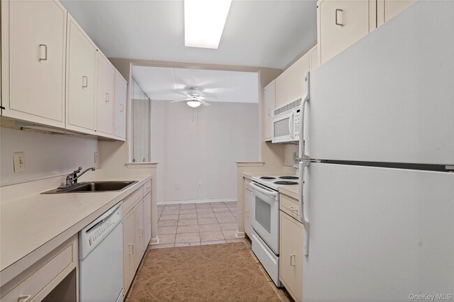 Building Photo - 200 High Point Dr