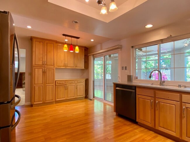 Building Photo - Large updated home located 3.9 Miles from Apple Headquarters, 8.6 miles form Googleplex