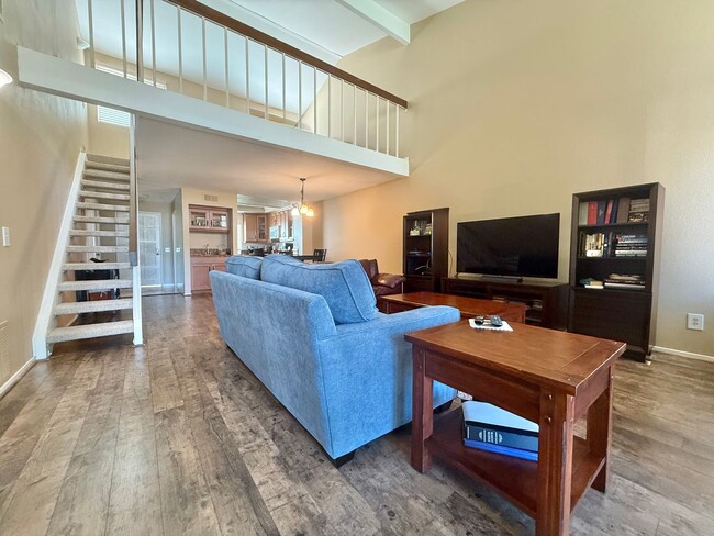 Building Photo - Beautifully Remodeled Home with an Extra L...