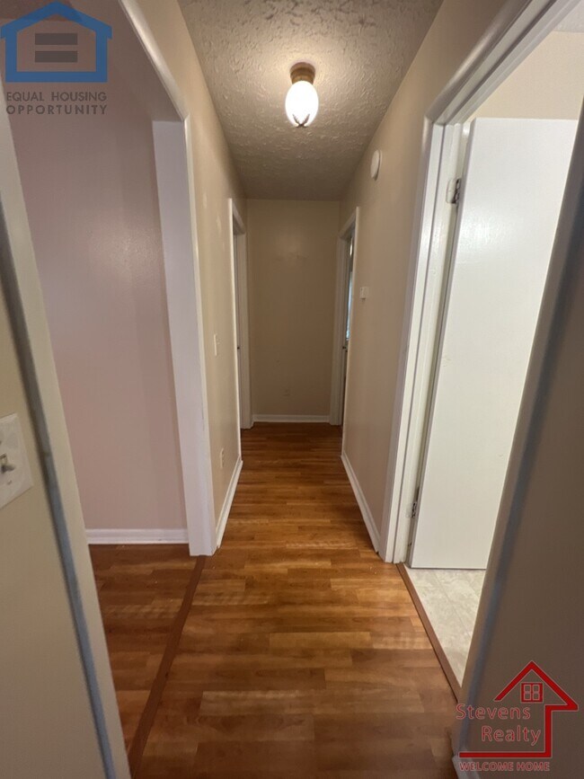 Building Photo - 1340 Hidden Valley Dr