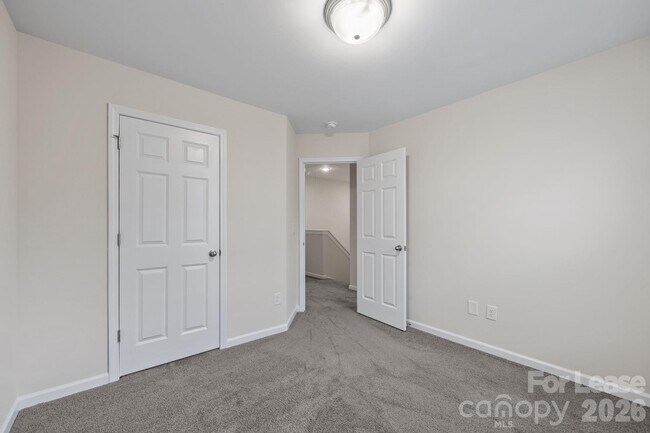 Building Photo - 409 Kickapoo Ave