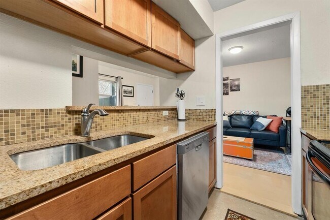 Building Photo - 3204 Menchaca Rd