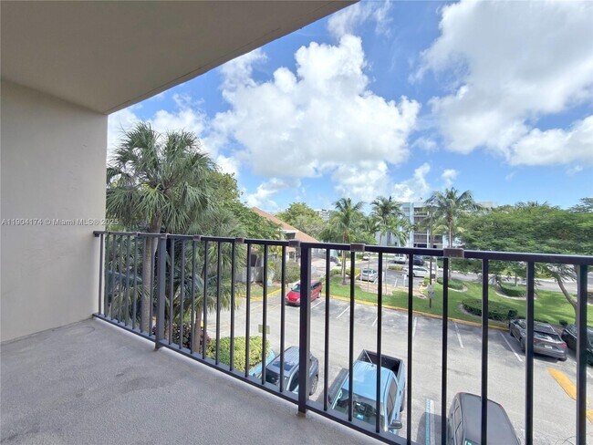 Building Photo - 1470 NE 123rd St