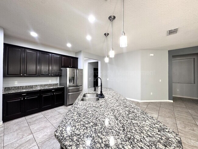 Building Photo - 11860 Thatcher Ave