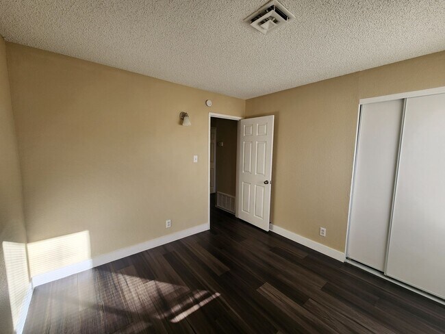 Building Photo - 1705 Breckenwood Ct