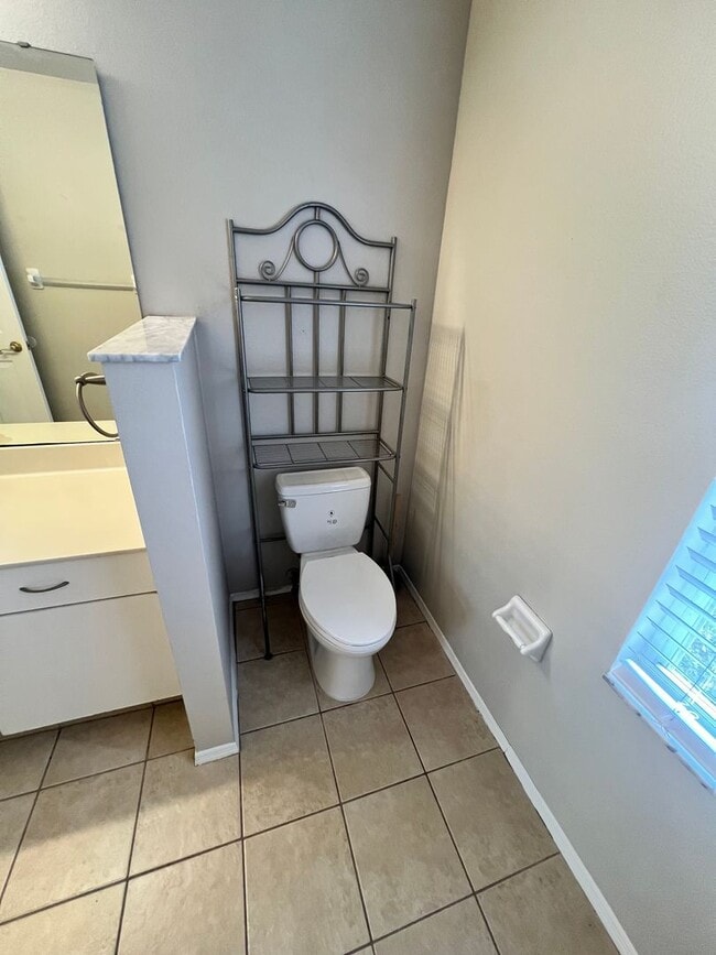 Building Photo - COZY 3 BEDROOM, 2 BATH HOME WITH TILE & LAMINATE THROUGHOUT, PRIVATE SCREENED PATIO