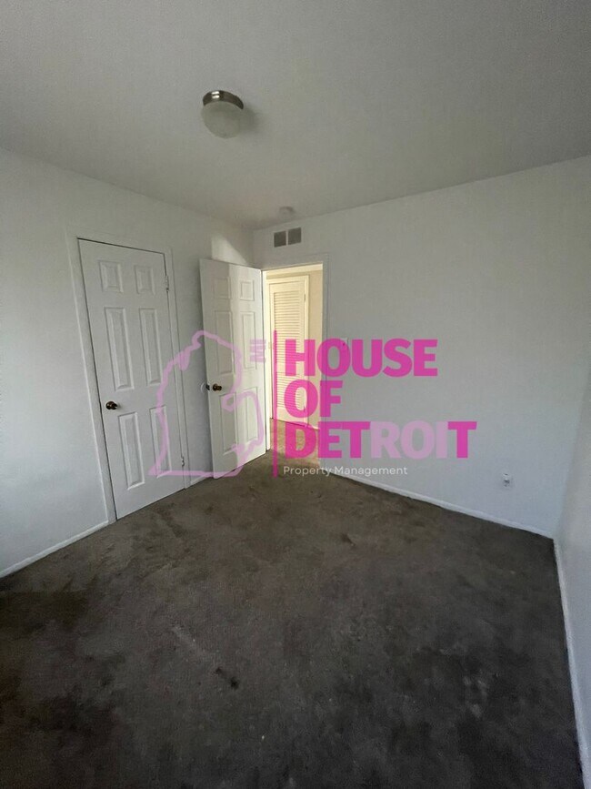 Building Photo - 21900 Coolidge