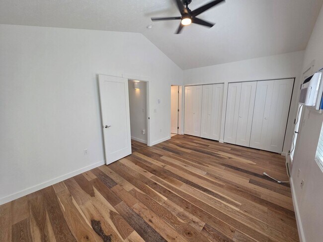 Building Photo - Beautifully Remodeled townhome on the south hill