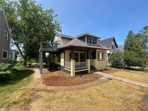 Building Photo - 420 S Van Buren St