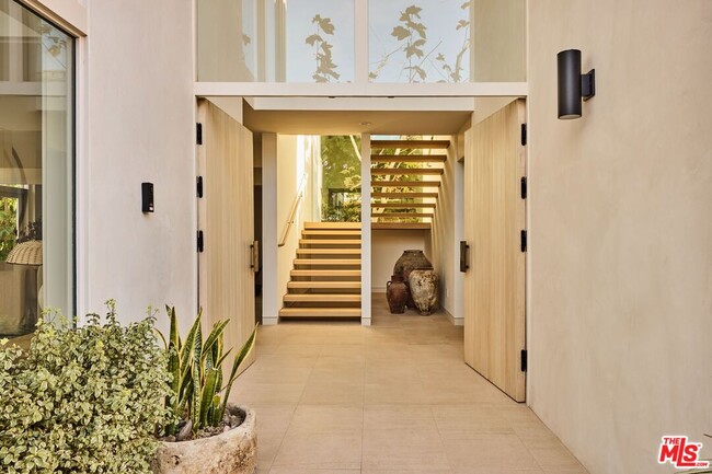 Building Photo - 23515 Malibu Colony Rd