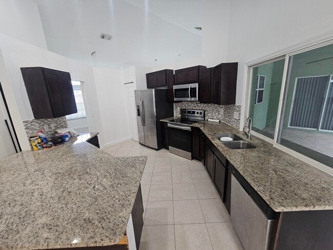 Building Photo - 3215 SE Pinto St